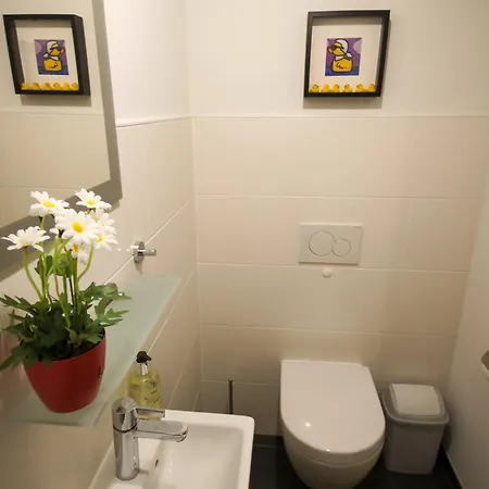 Art City-studio Kassel-innenstadt Am Fulda-ufer, 3 Schlafzimmer, Boxspring-betten, Bis 8 Personen, Kostenfreier Parkplatz, Balkon, Terrasse, Fahrstuhl * カッセル