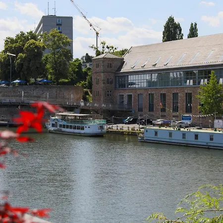 Art City-studio Kassel-innenstadt Am Fulda-ufer, 3 Schlafzimmer, Boxspring-betten, Bis 8 Personen, Kostenfreier Parkplatz, Balkon, Terrasse, Fahrstuhl *