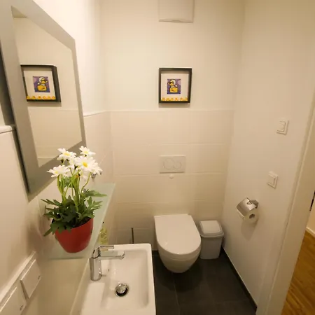 Art City-studio Kassel-innenstadt Am Fulda-ufer, 3 Schlafzimmer, Boxspring-betten, Bis 8 Personen, Kostenfreier Parkplatz, Balkon, Terrasse, Fahrstuhl * كاسيل