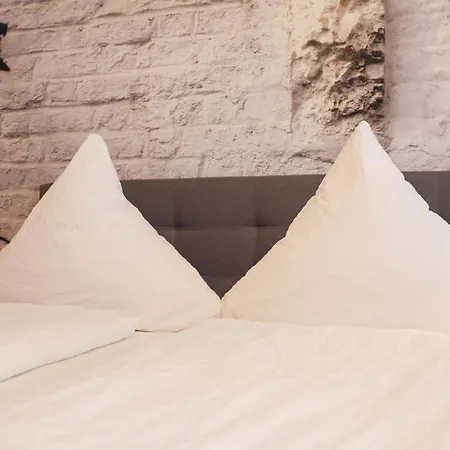 Art City-studio Kassel-innenstadt Am Fulda-ufer, 3 Schlafzimmer, Boxspring-betten, Bis 8 Personen, Kostenfreier Parkplatz, Balkon, Terrasse, Fahrstuhl