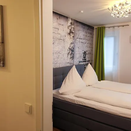 شقة Art City-studio Kassel-innenstadt Am Fulda-ufer, 3 Schlafzimmer, Boxspring-betten, Bis 8 Personen, Kostenfreier Parkplatz, Balkon, Terrasse, Fahrstuhl