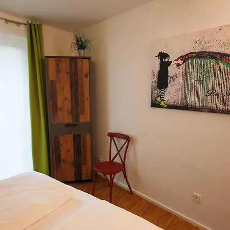Art City-studio Kassel-innenstadt Am Fulda-ufer, 3 Schlafzimmer, Boxspring-betten, Bis 8 Personen, Kostenfreier Parkplatz, Balkon, Terrasse, Fahrstuhl