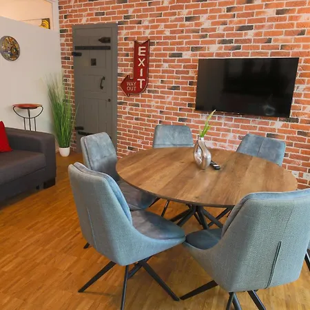 Art City-studio Kassel-innenstadt Am Fulda-ufer, 3 Schlafzimmer, Boxspring-betten, Bis 8 Personen, Kostenfreier Parkplatz, Balkon, Terrasse, Fahrstuhl شقة