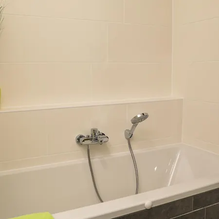 アパート Art City-studio Kassel-innenstadt Am Fulda-ufer, 3 Schlafzimmer, Boxspring-betten, Bis 8 Personen, Kostenfreier Parkplatz, Balkon, Terrasse, Fahrstuhl *