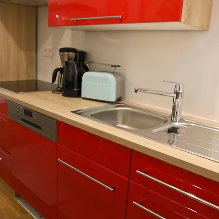 Art City-studio Kassel-innenstadt Am Fulda-ufer, 3 Schlafzimmer, Boxspring-betten, Bis 8 Personen, Kostenfreier Parkplatz, Balkon, Terrasse, Fahrstuhl アパート カッセル