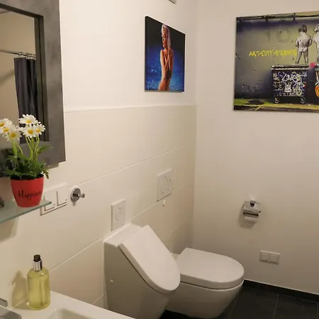 Art City-studio Kassel-innenstadt Am Fulda-ufer, 3 Schlafzimmer, Boxspring-betten, Bis 8 Personen, Kostenfreier Parkplatz, Balkon, Terrasse, Fahrstuhl *