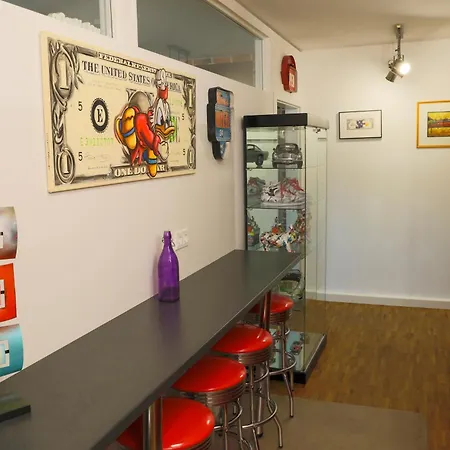 Art City-studio Kassel-innenstadt Am Fulda-ufer, 3 Schlafzimmer, Boxspring-betten, Bis 8 Personen, Kostenfreier Parkplatz, Balkon, Terrasse, Fahrstuhl カッセル
