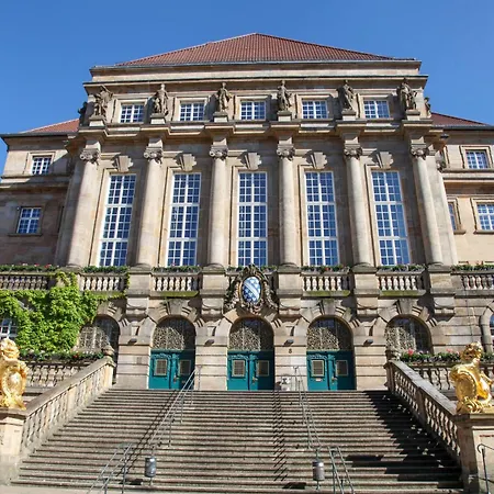 Art City-studio Kassel-innenstadt Am Fulda-ufer, 3 Schlafzimmer, Boxspring-betten, Bis 8 Personen, Kostenfreier Parkplatz, Balkon, Terrasse, Fahrstuhl شقة