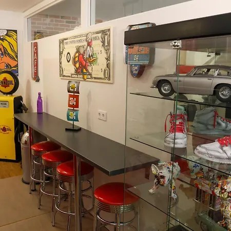 アパート Art City-studio Kassel-innenstadt Am Fulda-ufer, 3 Schlafzimmer, Boxspring-betten, Bis 8 Personen, Kostenfreier Parkplatz, Balkon, Terrasse, Fahrstuhl カッセル