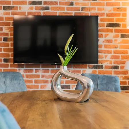 Art City-studio Kassel-innenstadt Am Fulda-ufer, 3 Schlafzimmer, Boxspring-betten, Bis 8 Personen, Kostenfreier Parkplatz, Balkon, Terrasse, Fahrstuhl *