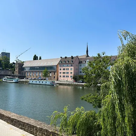Art City-studio Kassel-innenstadt Am Fulda-ufer, 3 Schlafzimmer, Boxspring-betten, Bis 8 Personen, Kostenfreier Parkplatz, Balkon, Terrasse, Fahrstuhl アパート カッセル