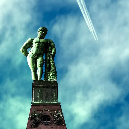 Art City-studio Kassel-innenstadt Am Fulda-ufer, 3 Schlafzimmer, Boxspring-betten, Bis 8 Personen, Kostenfreier Parkplatz, Balkon, Terrasse, Fahrstuhl *