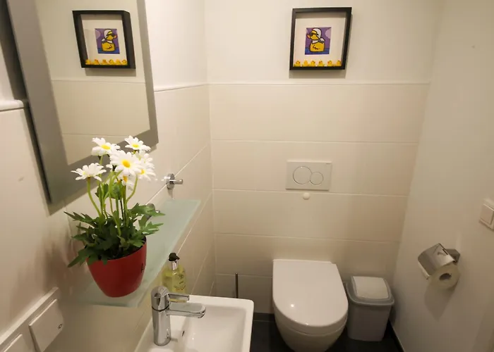 Art City-studio Kassel-innenstadt Am Fulda-ufer, 3 Schlafzimmer, Boxspring-betten, Bis 8 Personen, Kostenfreier Parkplatz, Balkon, Terrasse, Fahrstuhl * カッセル