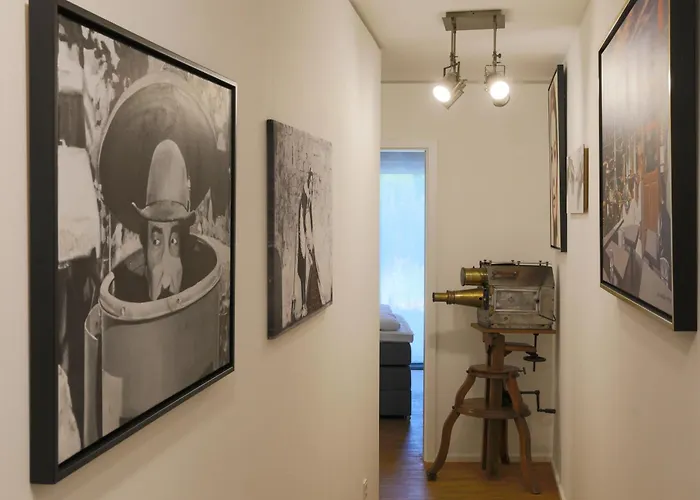 Art City-studio Kassel-innenstadt Am Fulda-ufer, 3 Schlafzimmer, Boxspring-betten, Bis 8 Personen, Kostenfreier Parkplatz, Balkon, Terrasse, Fahrstuhl アパート