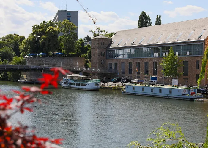 Art City-studio Kassel-innenstadt Am Fulda-ufer, 3 Schlafzimmer, Boxspring-betten, Bis 8 Personen, Kostenfreier Parkplatz, Balkon, Terrasse, Fahrstuhl *