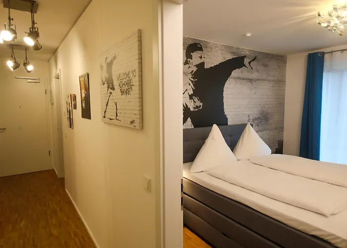 Art City-studio Kassel-innenstadt Am Fulda-ufer, 3 Schlafzimmer, Boxspring-betten, Bis 8 Personen, Kostenfreier Parkplatz, Balkon, Terrasse, Fahrstuhl カッセル