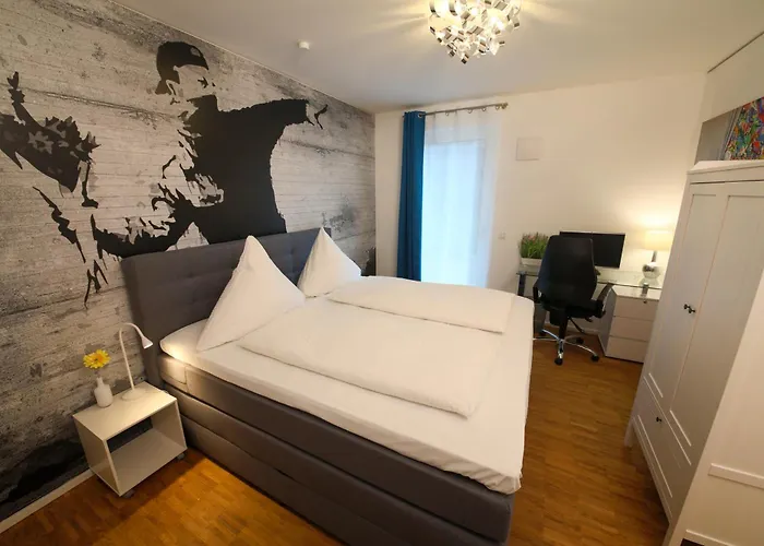 Art City-studio Kassel-innenstadt Am Fulda-ufer, 3 Schlafzimmer, Boxspring-betten, Bis 8 Personen, Kostenfreier Parkplatz, Balkon, Terrasse, Fahrstuhl アパート カッセル