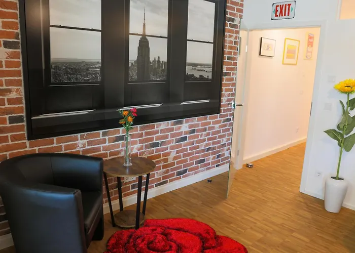 Art City-studio Kassel-innenstadt Am Fulda-ufer, 3 Schlafzimmer, Boxspring-betten, Bis 8 Personen, Kostenfreier Parkplatz, Balkon, Terrasse, Fahrstuhl アパート カッセル