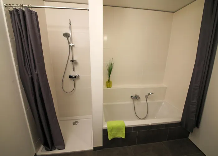 Art City-studio Kassel-innenstadt Am Fulda-ufer, 3 Schlafzimmer, Boxspring-betten, Bis 8 Personen, Kostenfreier Parkplatz, Balkon, Terrasse, Fahrstuhl * カッセル