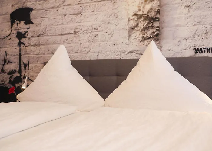 Art City-studio Kassel-innenstadt Am Fulda-ufer, 3 Schlafzimmer, Boxspring-betten, Bis 8 Personen, Kostenfreier Parkplatz, Balkon, Terrasse, Fahrstuhl