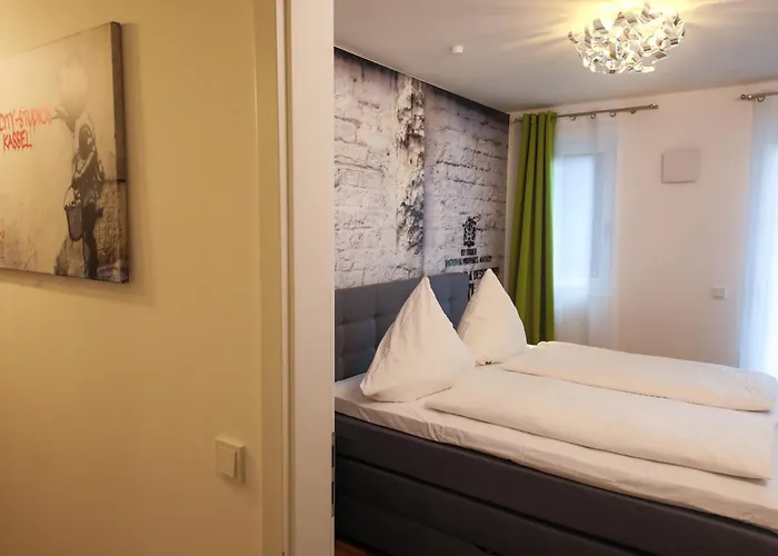 アパート Art City-studio Kassel-innenstadt Am Fulda-ufer, 3 Schlafzimmer, Boxspring-betten, Bis 8 Personen, Kostenfreier Parkplatz, Balkon, Terrasse, Fahrstuhl