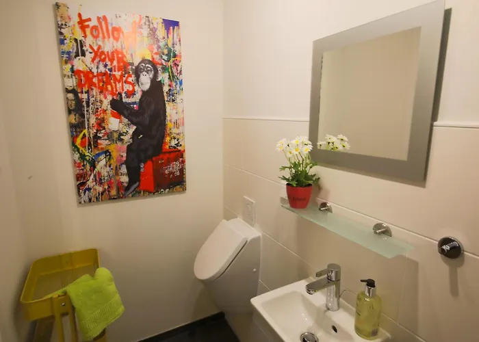 Art City-studio Kassel-innenstadt Am Fulda-ufer, 3 Schlafzimmer, Boxspring-betten, Bis 8 Personen, Kostenfreier Parkplatz, Balkon, Terrasse, Fahrstuhl アパート *