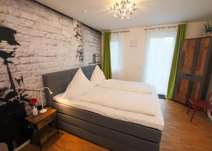 アパート Art City-studio Kassel-innenstadt Am Fulda-ufer, 3 Schlafzimmer, Boxspring-betten, Bis 8 Personen, Kostenfreier Parkplatz, Balkon, Terrasse, Fahrstuhl カッセル