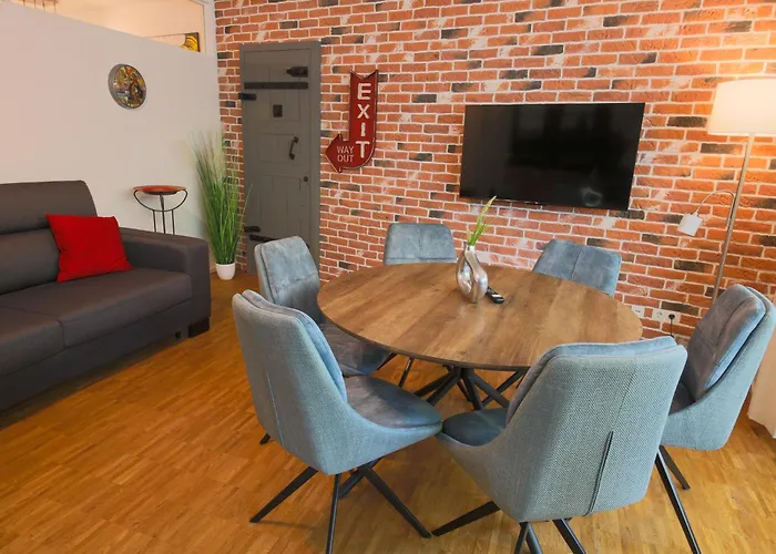 Art City-studio Kassel-innenstadt Am Fulda-ufer, 3 Schlafzimmer, Boxspring-betten, Bis 8 Personen, Kostenfreier Parkplatz, Balkon, Terrasse, Fahrstuhl アパート