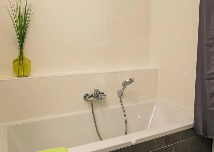 アパート Art City-studio Kassel-innenstadt Am Fulda-ufer, 3 Schlafzimmer, Boxspring-betten, Bis 8 Personen, Kostenfreier Parkplatz, Balkon, Terrasse, Fahrstuhl *