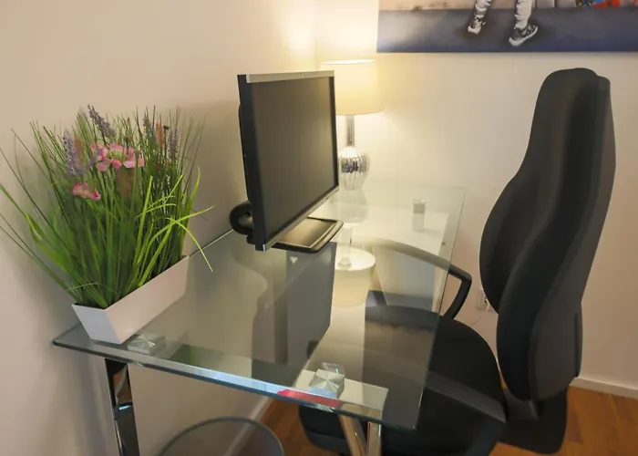 Art City-studio Kassel-innenstadt Am Fulda-ufer, 3 Schlafzimmer, Boxspring-betten, Bis 8 Personen, Kostenfreier Parkplatz, Balkon, Terrasse, Fahrstuhl アパート カッセル