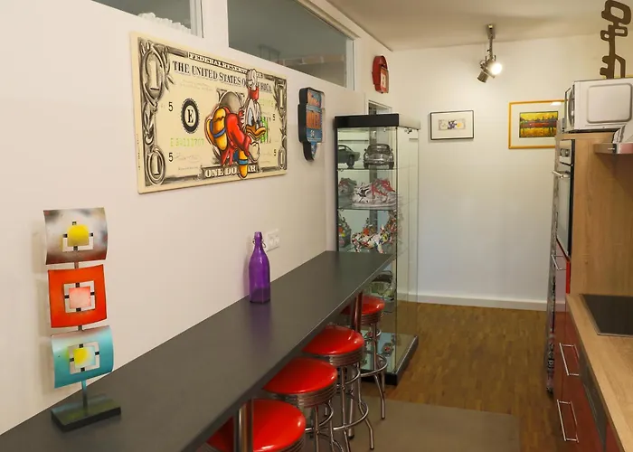 Art City-studio Kassel-innenstadt Am Fulda-ufer, 3 Schlafzimmer, Boxspring-betten, Bis 8 Personen, Kostenfreier Parkplatz, Balkon, Terrasse, Fahrstuhl カッセル