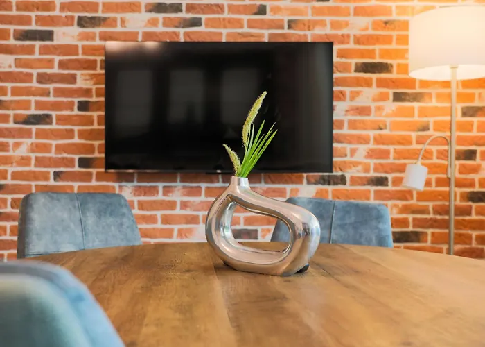 Art City-studio Kassel-innenstadt Am Fulda-ufer, 3 Schlafzimmer, Boxspring-betten, Bis 8 Personen, Kostenfreier Parkplatz, Balkon, Terrasse, Fahrstuhl *