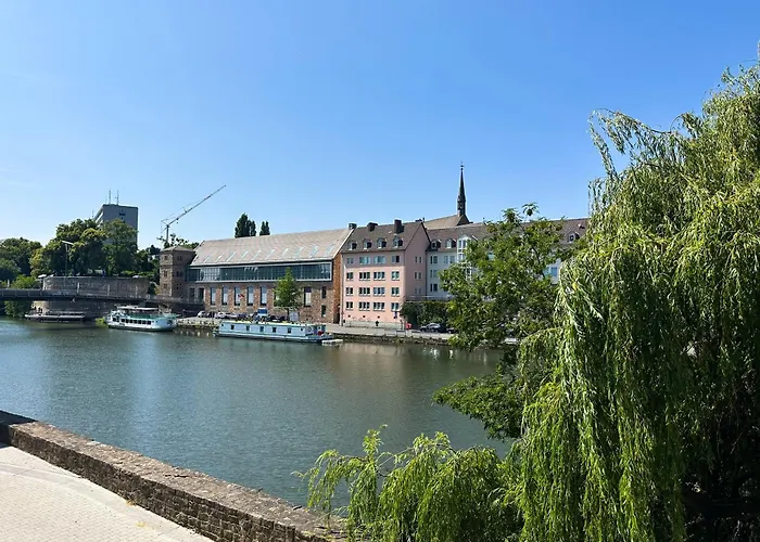 Art City-studio Kassel-innenstadt Am Fulda-ufer, 3 Schlafzimmer, Boxspring-betten, Bis 8 Personen, Kostenfreier Parkplatz, Balkon, Terrasse, Fahrstuhl アパート カッセル